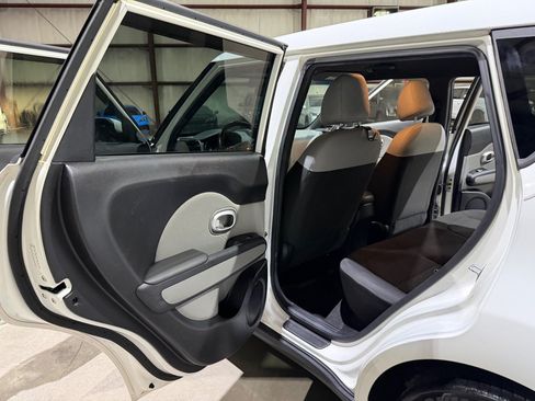 Used 2018 Kia Soul w/ Convenience Package FWD image 16