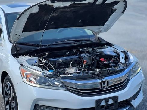 Used 2017 Honda Accord EX image 44