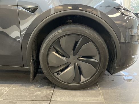 Used 2026 Tesla Model Y AWD image 12
