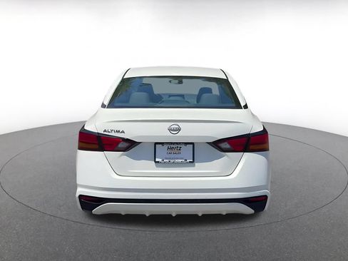 Used 2025 Nissan Altima 2.5 SV FWD image 11