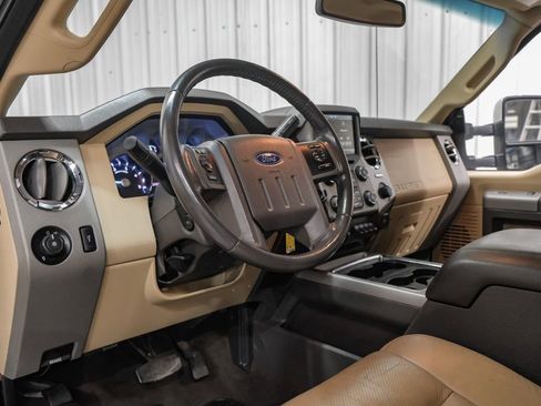 Used 2016 Ford F250 Lariat w/ Lariat Interior Package image 14