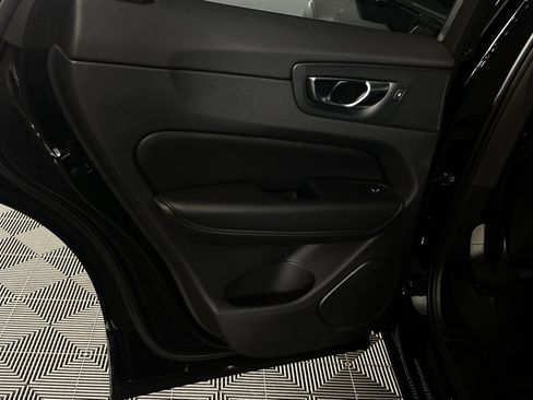 Used 2025 Volvo XC60 B5 Plus image 27