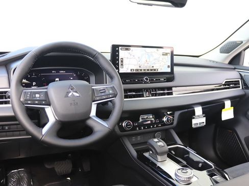 New 2026 Mitsubishi Outlander SE AWD/4WD image 3
