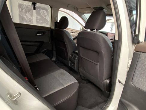 Used 2021 Nissan Rogue SV image 11