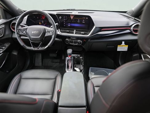 Used 2024 Chevrolet Trax RS w/ Sunroof Package FWD image 27