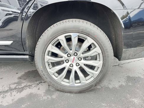 Used 2021 GMC Yukon Denali w/ Denali Premium Package image 11