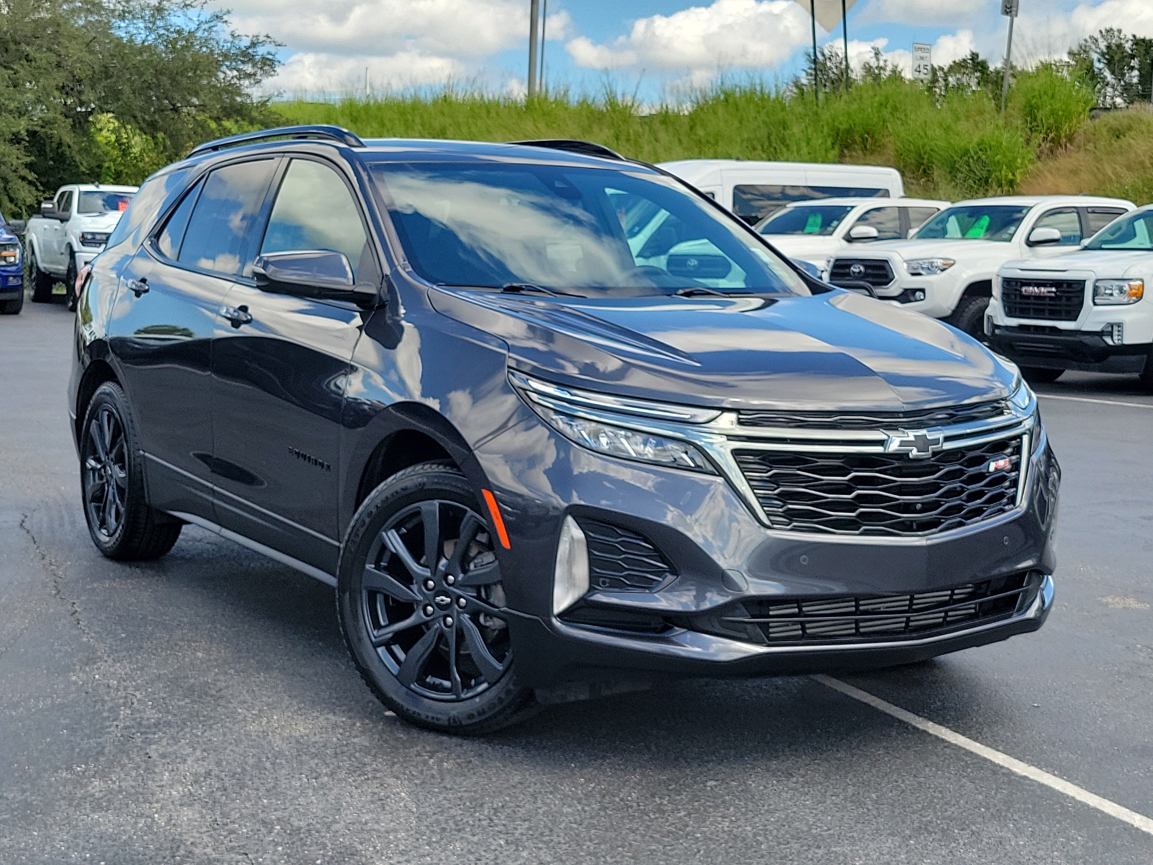 Used 2022 Chevrolet Equinox RS w/ Infotainment Package FWD image 1