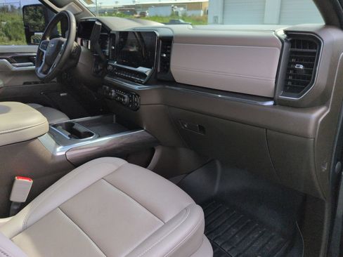 Certified 2024 Chevrolet Silverado 2500 LTZ w/ LTZ Premium Package AWD/4WD image 30