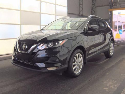 Certified 2022 Nissan Rogue Sport SV FWD image 2