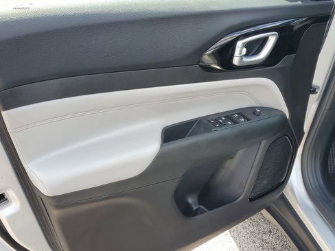 Used 2025 Jeep Compass Limited AWD/4WD image 19