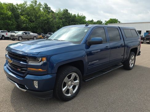 Used 2017 Chevrolet Silverado 1500 LT w/ All Star Edition AWD/4WD image 4