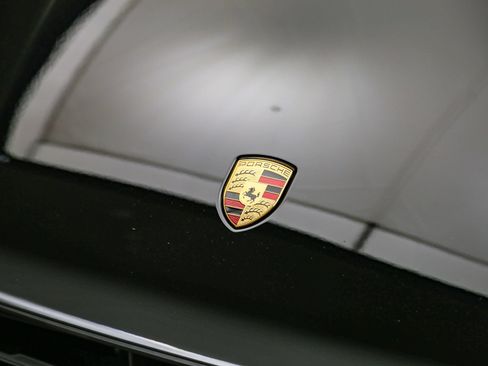 Certified 2026 Porsche Macan AWD/4WD image 12