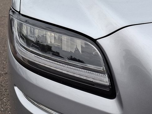 Used 2022 Lincoln Nautilus Reserve w/ Equipment Group 201A image 9