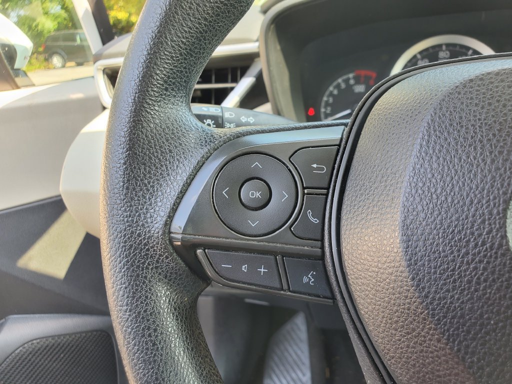 Used 2022 Toyota Corolla LE FWD image 28