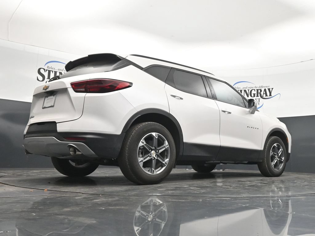 Used 2025 Chevrolet Blazer LT w/ Sound & Technology Package FWD image 32