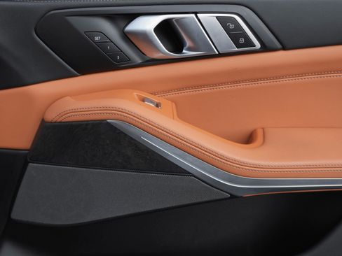 Certified 2025 BMW X7 xDrive40i image 32