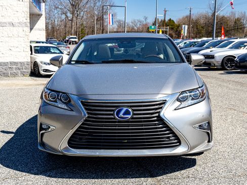 Used 2017 Lexus ES 300h image 2