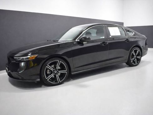 Used 2023 Honda Accord Sport image 2