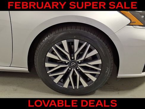 Used 2024 Nissan Altima 2.5 SV image 9