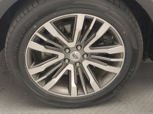 Used 2018 Ford Explorer Platinum image 31