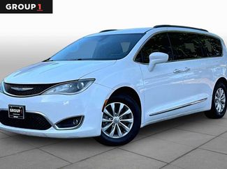 Used 2017 Chrysler Pacifica Touring-L FWD video 1
