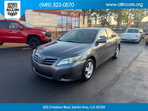 Used 2011 Toyota Camry LE FWD image 1