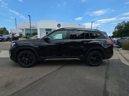 Used 2024 Volkswagen Atlas Peak Edition SE AWD/4WD image 2
