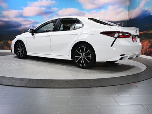 Used 2024 Toyota Camry SE image 6