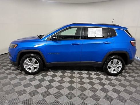 Used 2022 Jeep Compass Latitude w/ Convenience Group AWD/4WD image 3