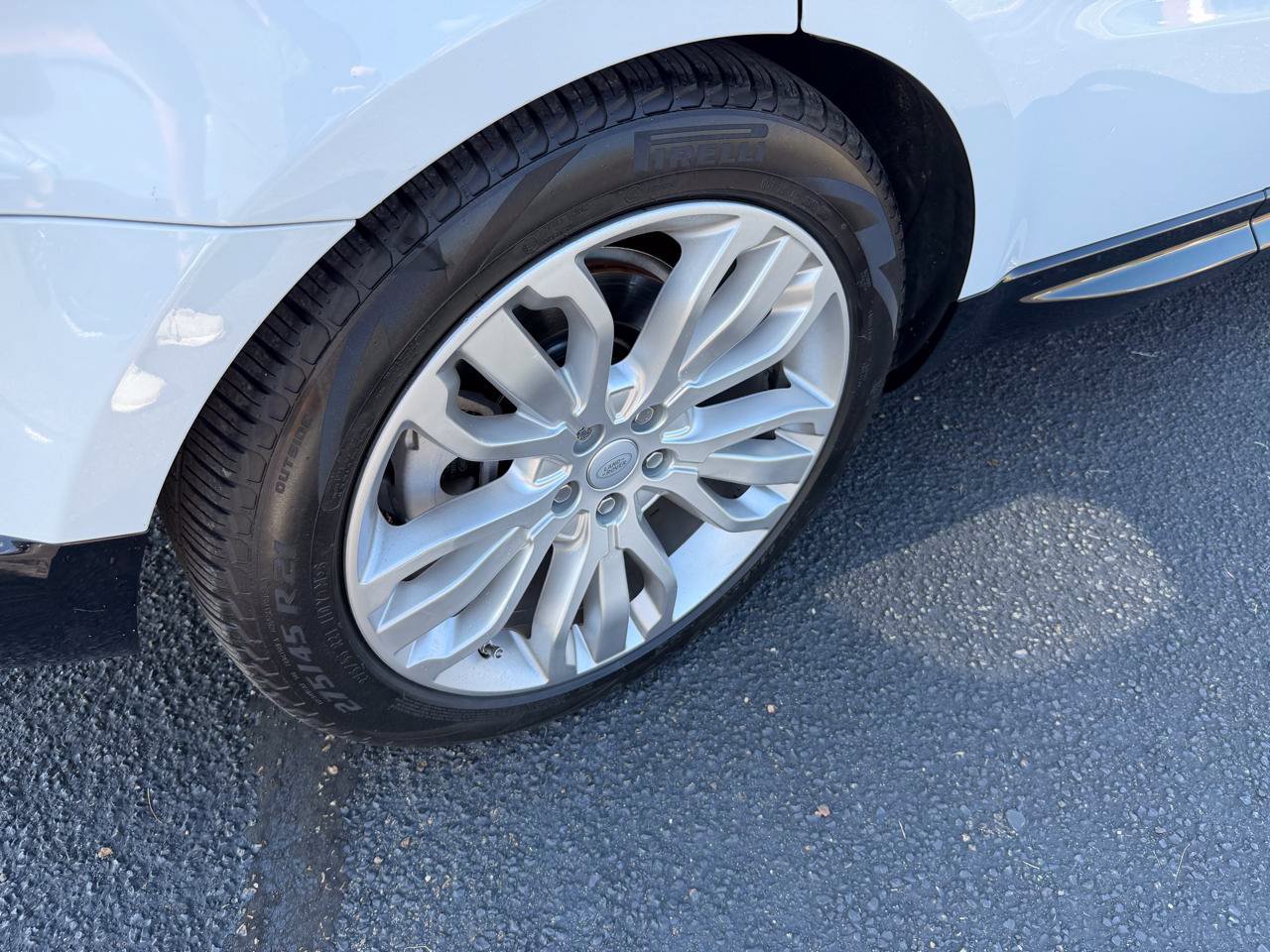 Used 2019 Land Rover Range Rover Sport HSE AWD/4WD image 28
