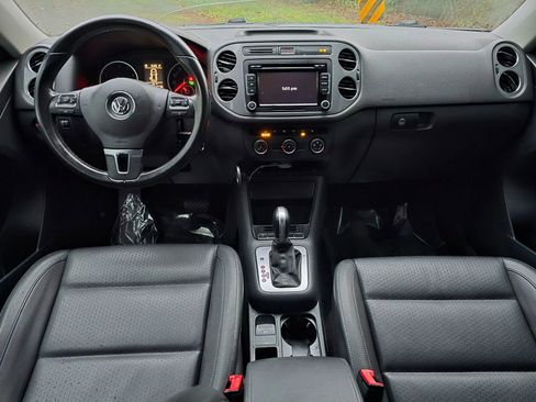 Used 2015 Volkswagen Tiguan SE image 16