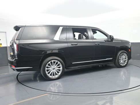 Used 2023 Cadillac Escalade ESV Premium Luxury image 2
