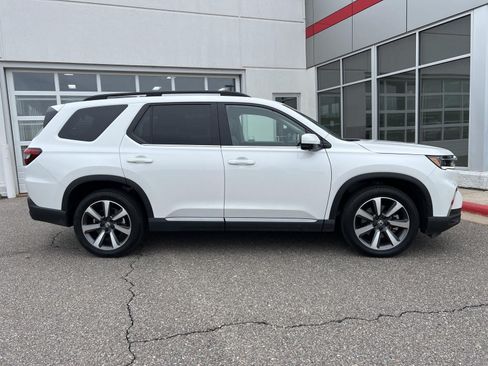 Used 2025 Honda Pilot Elite image 8