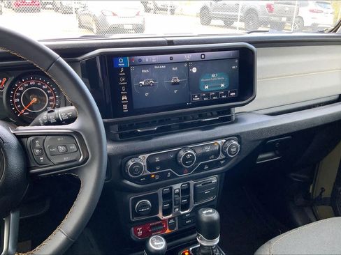 Used 2025 Jeep Wrangler Willys image 8