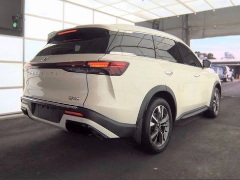 Used 2023 INFINITI QX60 Luxe w/ Vision Package FWD image 2