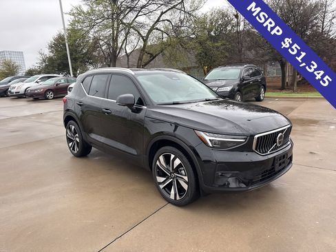 Used 2024 Volvo XC40 B5 Ultimate w/ Protection Package Premier image 3