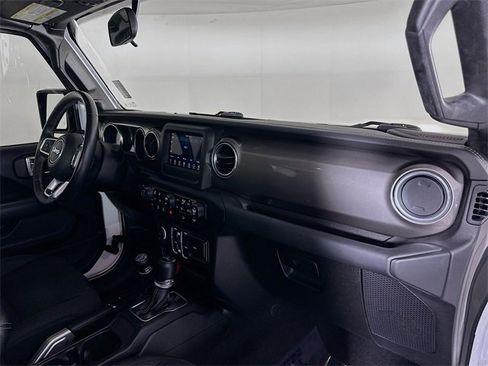 Used 2018 Jeep Wrangler Unlimited Sahara w/ Cold Weather Group image 24