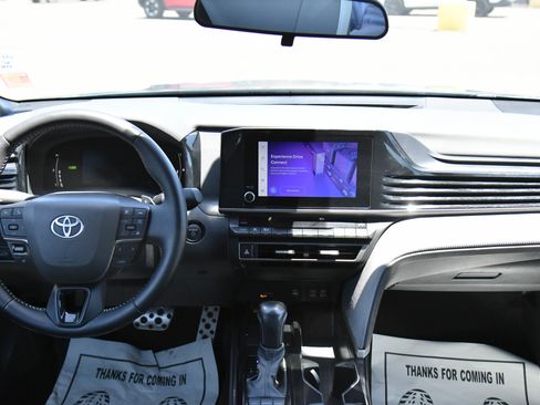 Used 2025 Toyota Camry SE FWD image 39