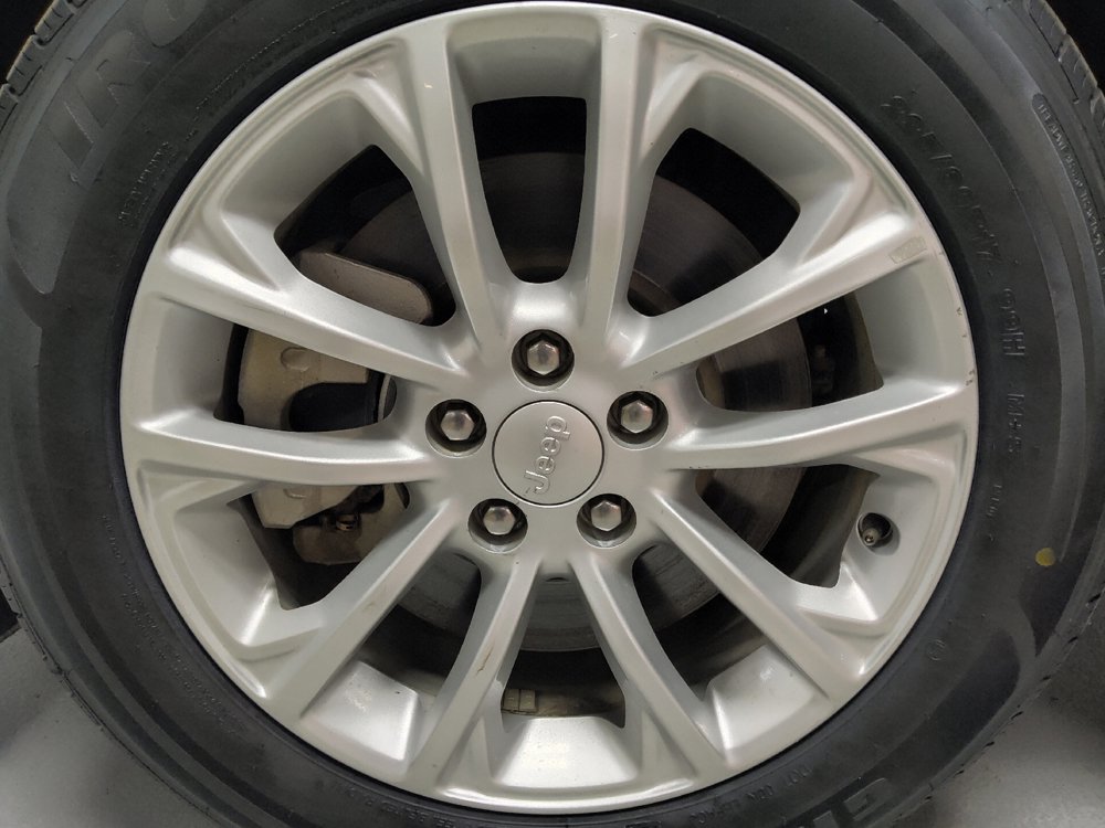 Used 2021 Jeep Cherokee Latitude FWD image 31