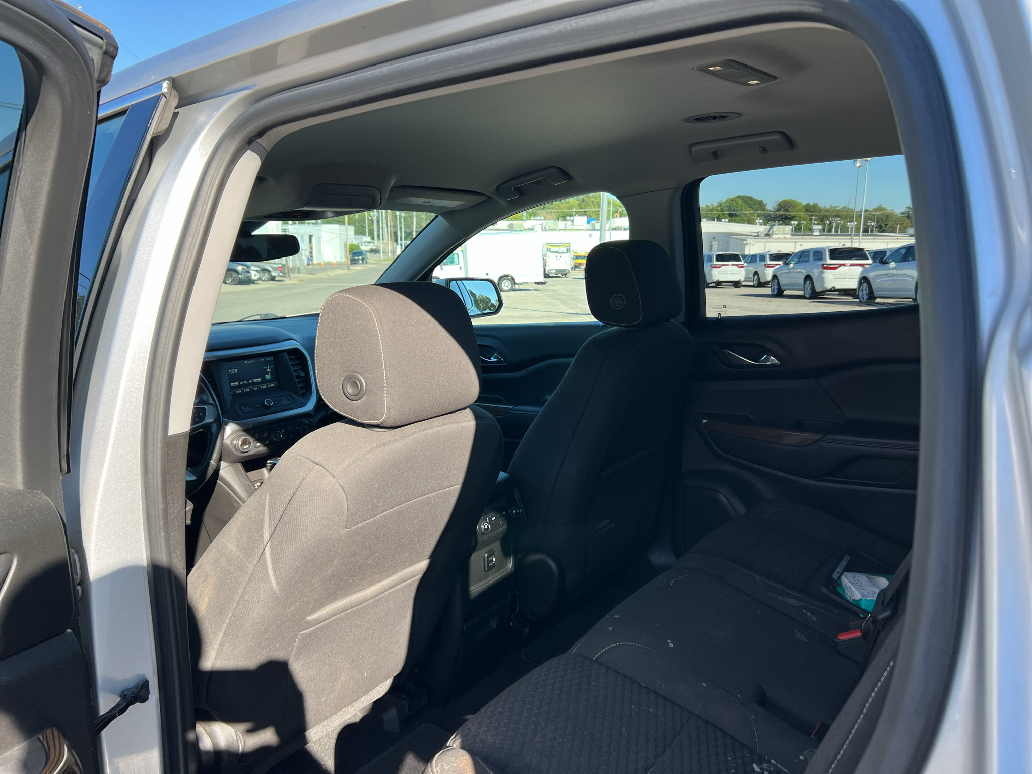 Used 2018 GMC Acadia SLE AWD/4WD image 11