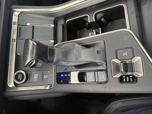 Used 2024 Lexus GX 550 w/ Accessory Package (Z1) AWD/4WD image 45