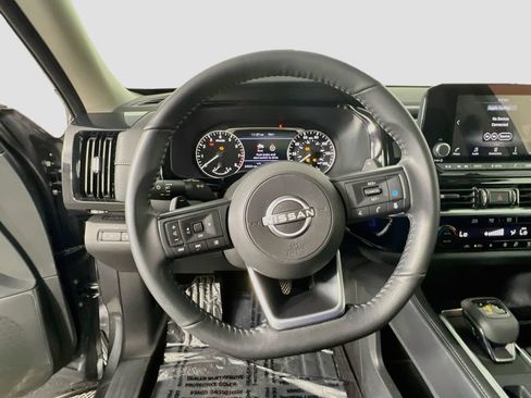 Used 2024 Nissan Pathfinder SV w/ SV Premium Package AWD/4WD image 10