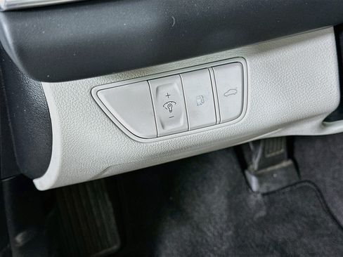 Used 2023 Genesis G70 2.0T AWD/4WD image 17