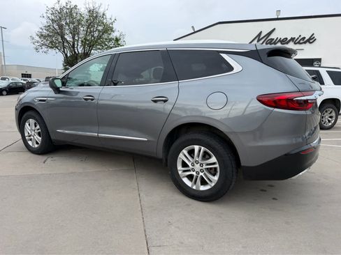 Used 2019 Buick Enclave Essence image 2
