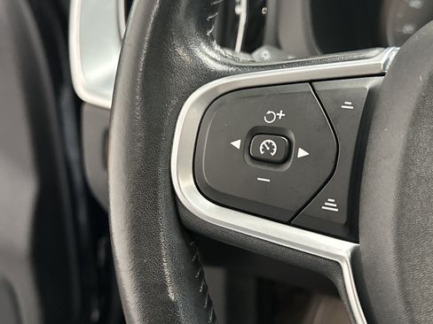 Used 2018 Volvo XC60 T5 Momentum w/ Convenience Package image 30