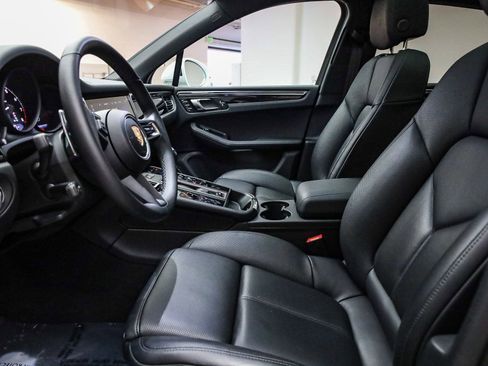 Certified 2025 Porsche Macan image 22