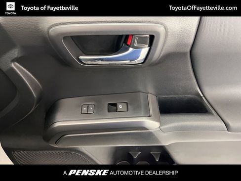 Certified 2022 Toyota Tacoma TRD Off-Road AWD/4WD image 11