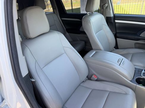 Used 2017 Toyota Highlander XLE w/ Protection Package #3 image 20