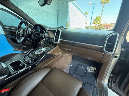 Used 2016 Porsche Cayenne S AWD/4WD image 15