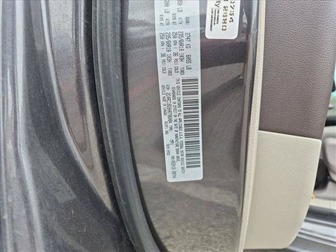 Used 2017 Chrysler Pacifica Touring Plus w/ Tire & Wheel Group FWD image 10